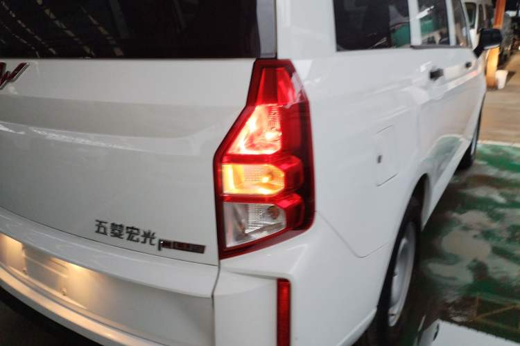 Used Wuling Hongguang PLUS 2020 1.5L Manual Standard Edition 5 Seats