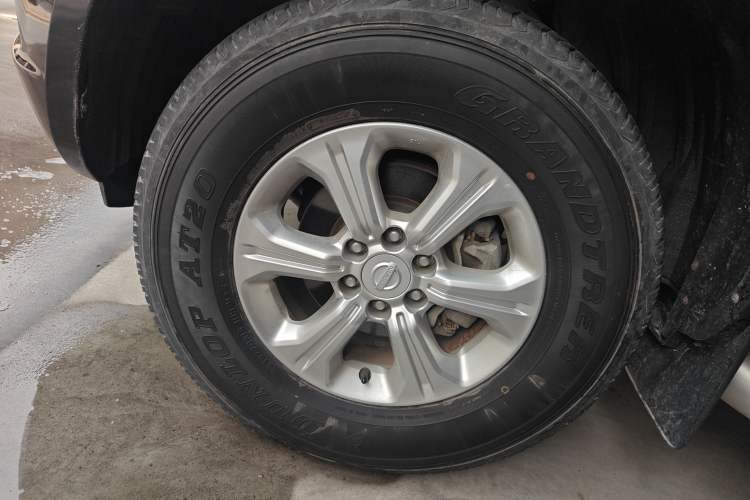 Used Nissan Navara 2017 2.5L Automatic 2WD Luxury Edition QR25