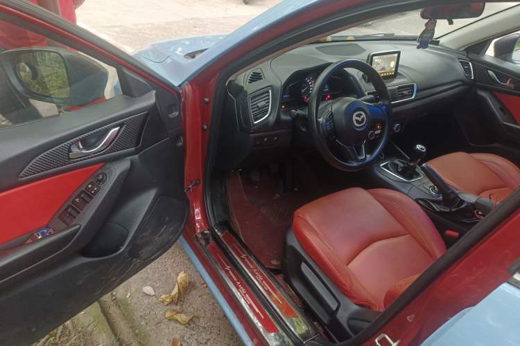 Used Mazda 3 Axela 2016 Sedan 1.5L Manual Luxury Model