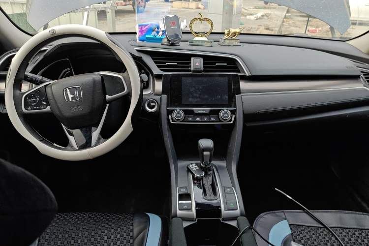 Used Honda Civic 2019 220TURBO CVT Dynamic Edition China V Center Console