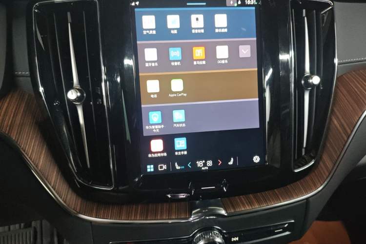 Used Volvo XC60 New Energy 2025 Plug-in Hybrid Long-Range All-Wheel Drive Smart Luxury Edition Audio And AC Panel