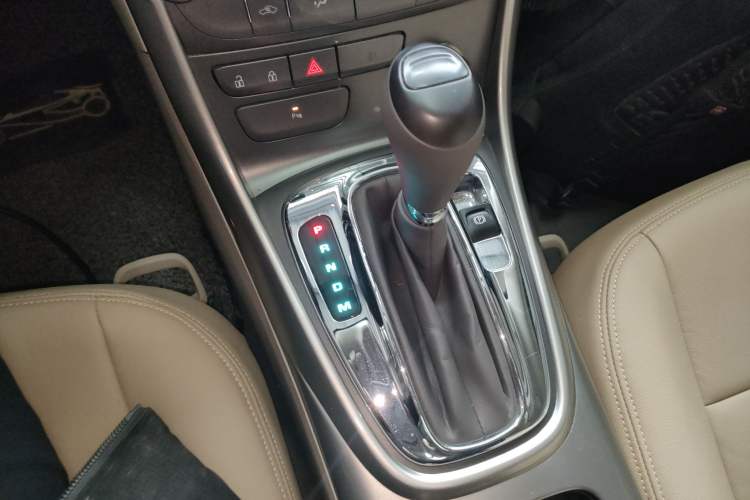 Used Chevrolet Malibu 2014 2.0L Automatic Comfort Edition Gear Lever