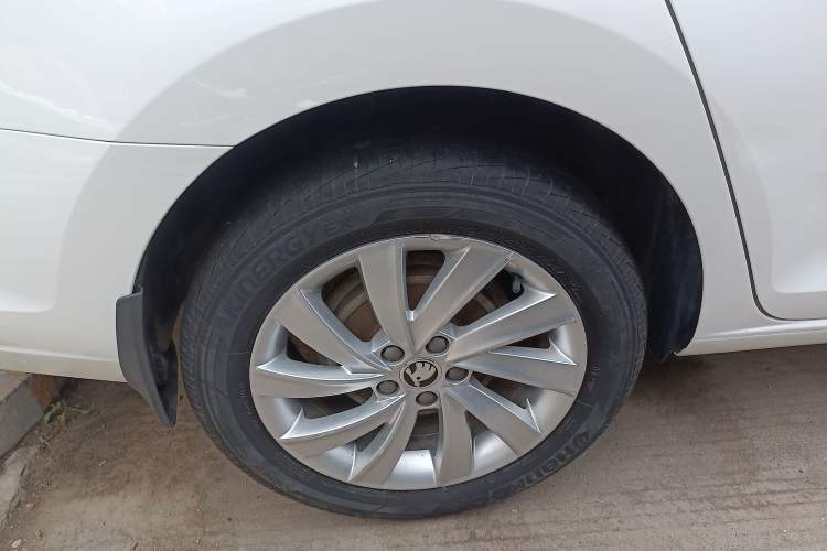 Used Skoda Rapid 2018 1.6L Manual Comfort Edition Exterior 5