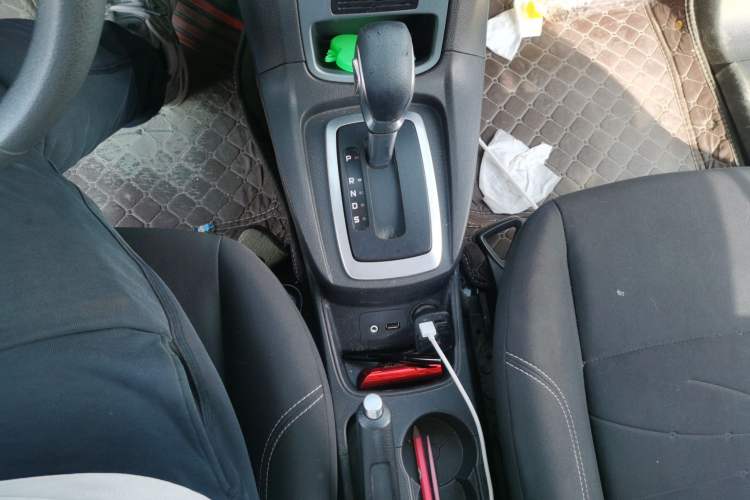 Used Ford Fiesta 2013 Hatchback 1.5L Automatic Fashion Edition Gear Lever