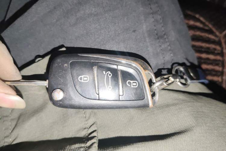 Used Toyota YARiS L Zhi Xuan 2015 1.5E Automatic Charm Edition
