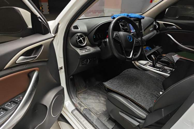 Used BYD Song New Energy 2017 Song DM 1.5TID All-Wheel Drive Luxury Model Driver Seat