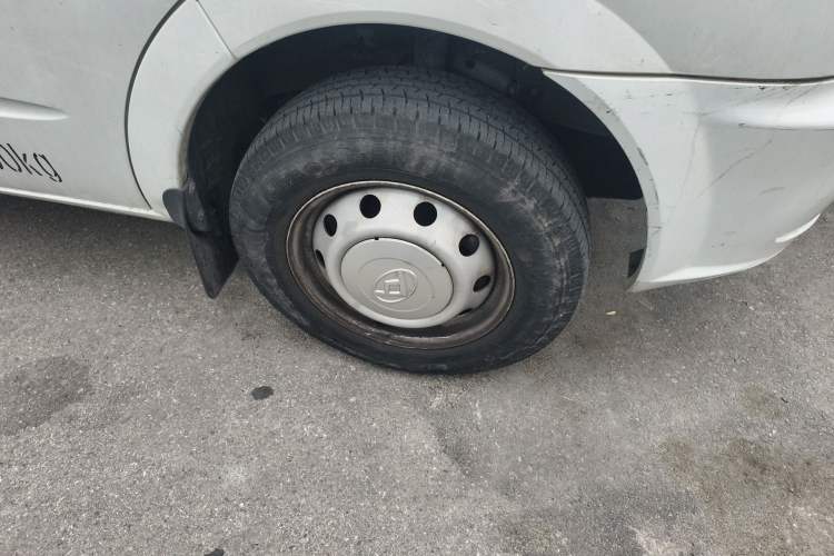 Used SAIC MAXUS Xintu V80 2023 2.0T Manual Classic City Delivery King Long Wheelbase Mid-Roof 3-Seater
