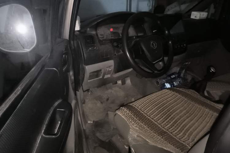 Used FORTHING Lingzhi 2017 V3 1.5L 7-seater Standard Model Driver Seat