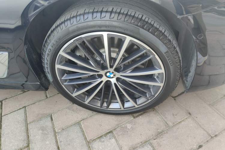 Used BMW 5 Series 2023 530Li Leading Model M Sport Package Right Front Wheel Hub
