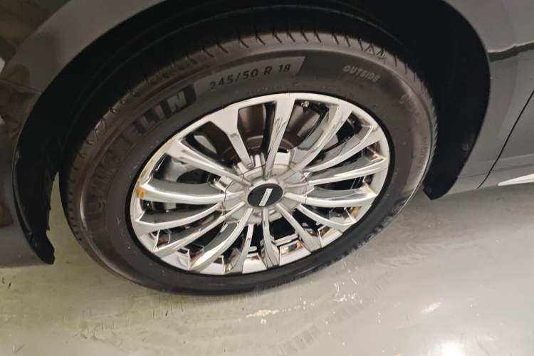 Used Wey Gaoshan 2025 Four-Wheel Drive Alpine 9 Left Front Wheel Hub