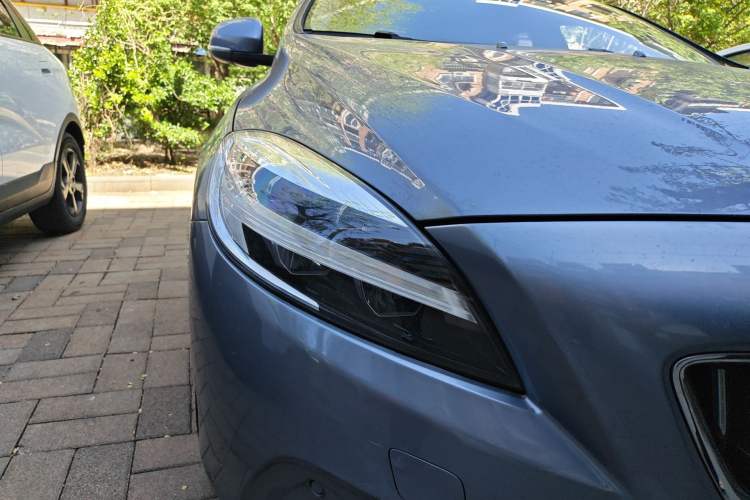 Used Volvo V40 2017 T3 Zhiya Edition Right Front Headlight