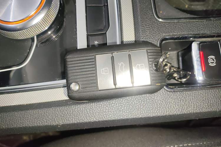 Used Roewe i6 New Energy 2017 45T Hybrid Connect & Smart Enjoyment Edition Interior 1