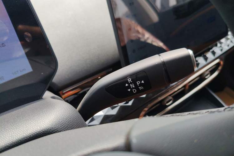 Used JAC Yiwei 3 2024 Zhi'ai Edition 330km Air Gear Lever