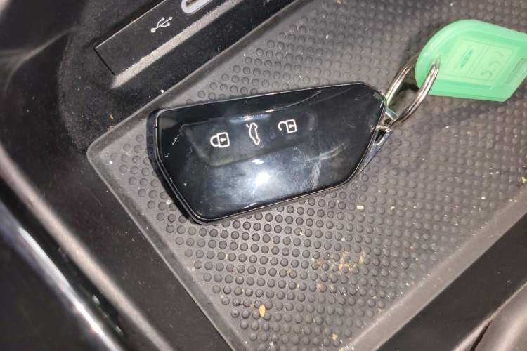 Used Volkswagen Tavendor 2023 330TSI Luxury Touring Edition
