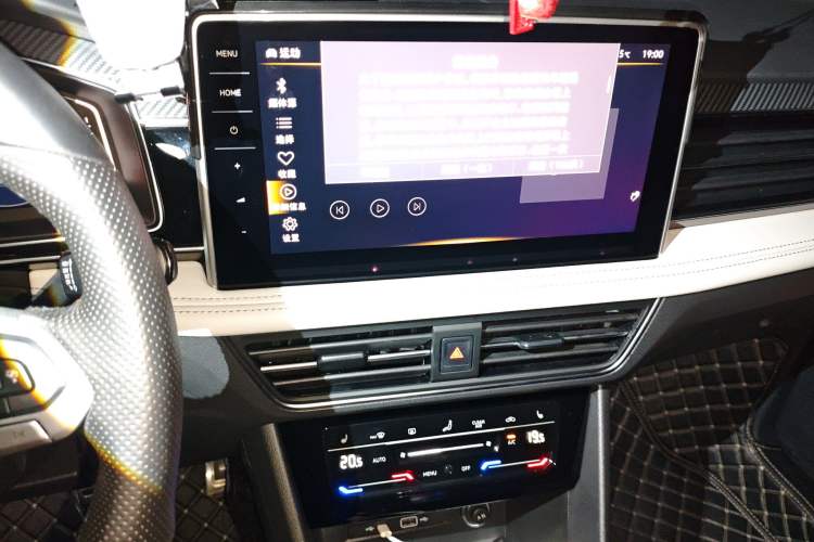 Used Volkswagen Tiguan L 2023 Facelifted 380TSI Automatic All-Wheel Drive R-Line Plus Version 7-Seater
