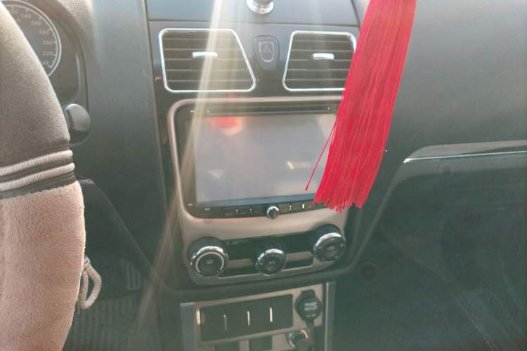 Used Geely Auto Classic Emgrand 2013 Hatchback 1.5L Manual Entry-Level Model
