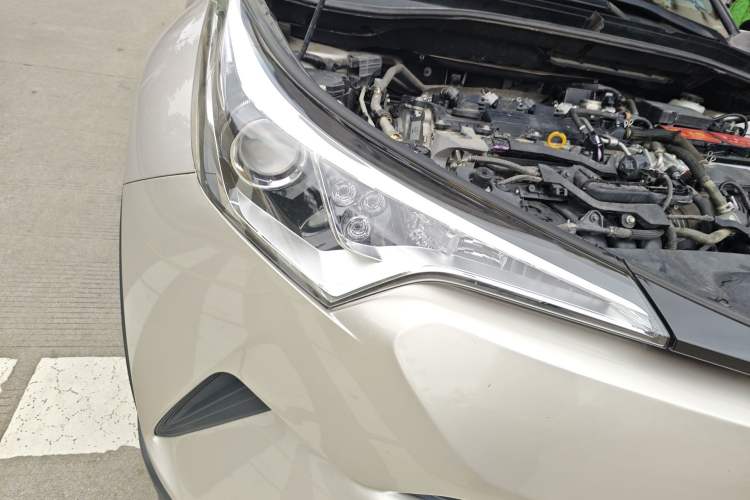 Used Toyota C-HR 2018 2.0L Leading with Sunroof China VI Standard
