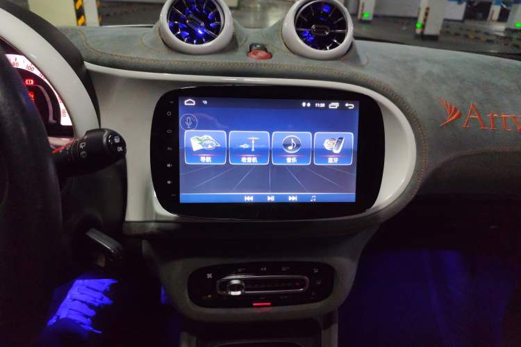 Used smart fortwo 2015 1.0L 52 kW hardtop Dynamic version
