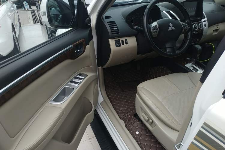 Used Mitsubishi Pajero Sport 2013 3.0L Automatic Two-Wheel Drive Luxury Edition