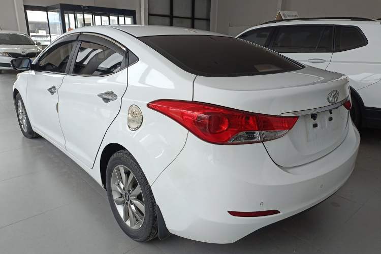 Used Hyundai Elantra (5th Generation / Langdong) 2015 1.6L Manual Leading Model
