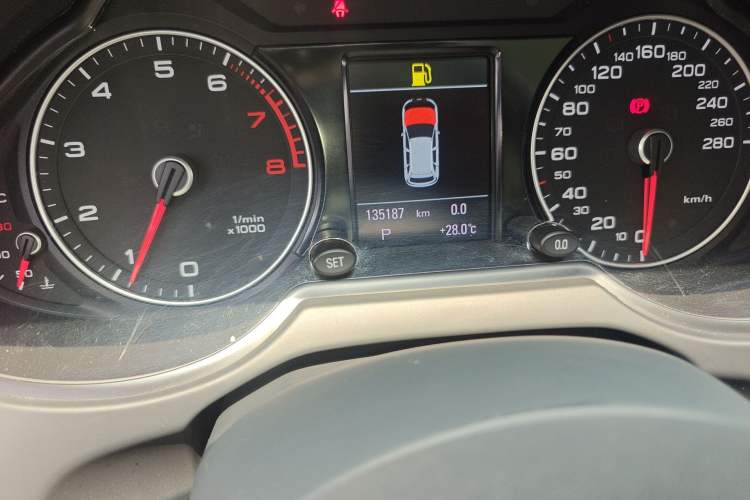 Used Audi Q5 2017 Plus 40 TFSI Ambition Model
