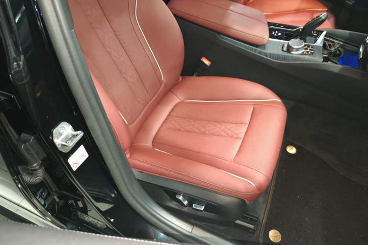 Used BMW 5 Series 2021 Facelifted 530Li Leading Edition M Sport Package
