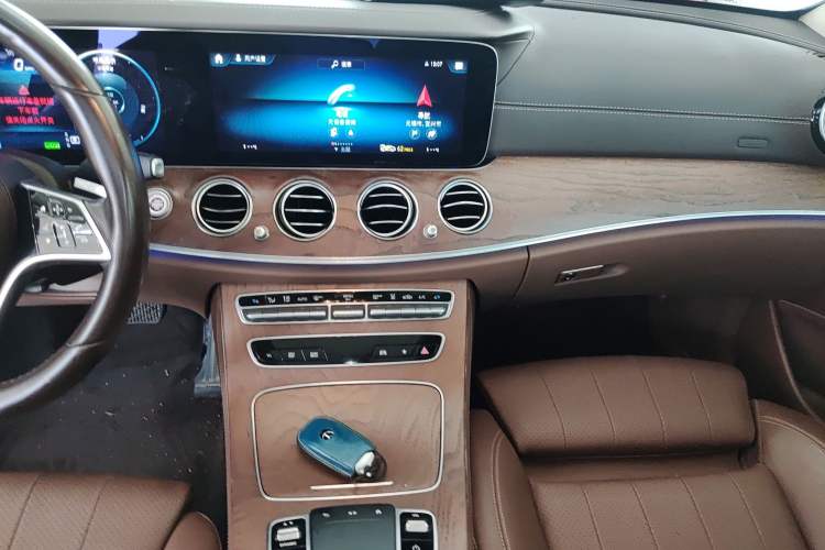 Used Mercedes-Benz E-Class New Energy 2022 Facelift E 350 e L Plug-in Hybrid Sedan
