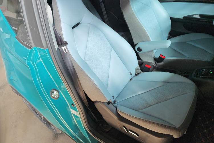 Used Chery Little Ant 2022 Revised Version Sweet Pink Edition Half-Sugar Version Lithium Iron Phosphate 30.7 kWh 30 kW 301 km