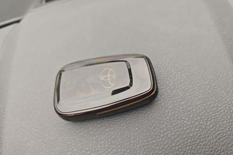 Used Toyota Avalon 2019 Dual-Engine 2.5L Luxury Edition China VI Standard