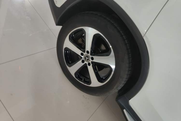 Used Mercedes-Benz GLC 2017 GLC 260 4MATIC Luxury Model Exterior 5