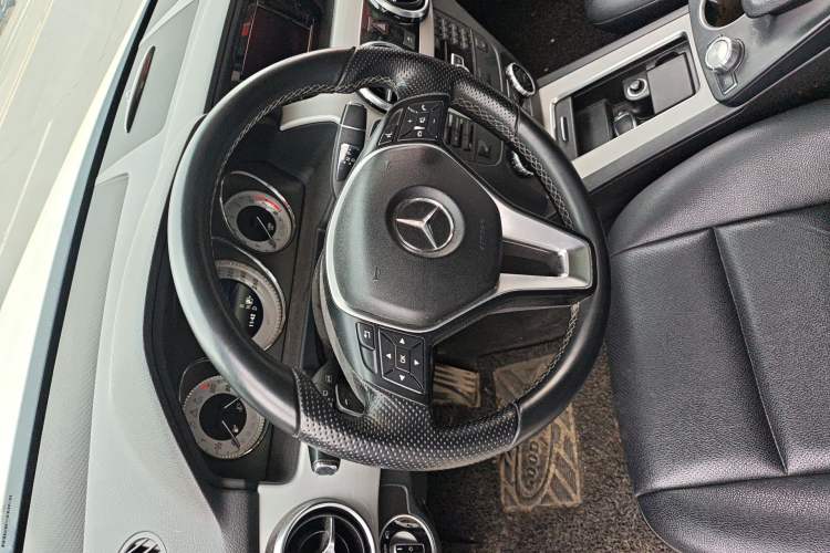 Used Mercedes-Benz GLK-Class 2013 Facelift GLK 300 4MATIC Fashion Edition Steering Wheel
