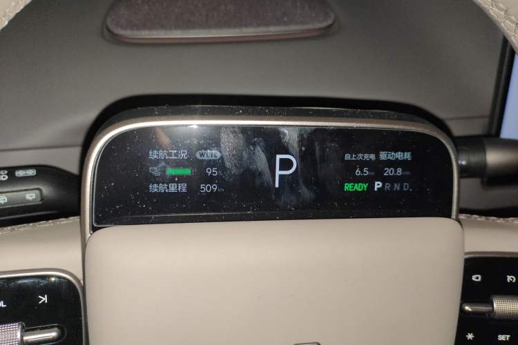 Used Li Auto i6 2025 Model Four-Wheel-Drive Standard Type
