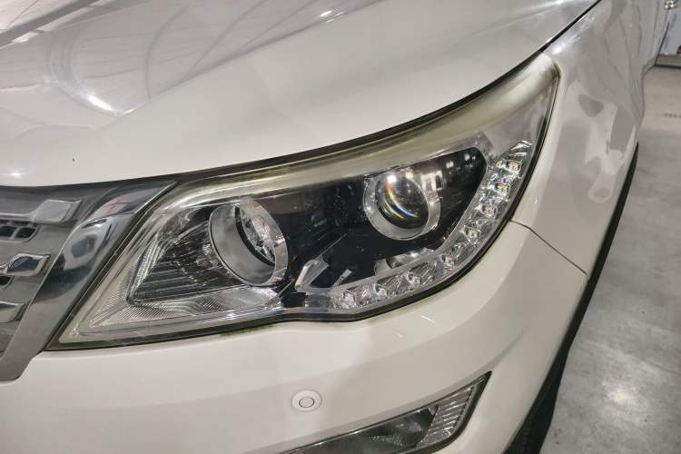 Used Baojun 560 2016 1.5T Manual Luxury Model Left Front Headlight