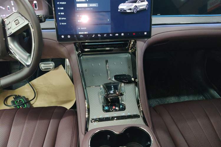 Used Denza Z9GT 2024 1100 Four-Wheel Drive Max Edition Gear Lever