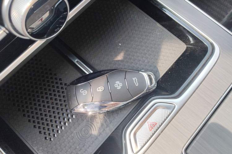 Used Hongqi HS5 2026 Model 2.0T Four-Wheel Drive Qi Xiang Pro Edition Interior 1