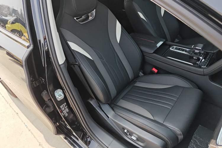 Used Hongqi H6 2024 2.0T ZhiMei Edition
