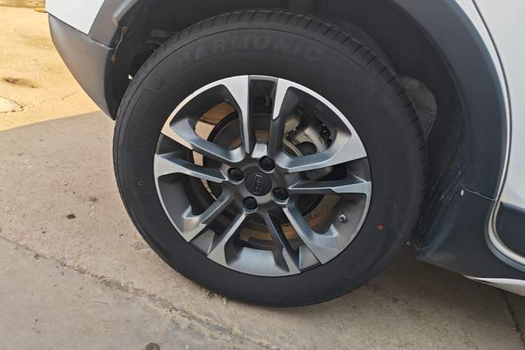 Used Geely Auto Vision X3 2019 Upgraded Model 1.5L Manual Elite Version
