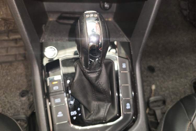 Used Volkswagen Tharu 2019 280TSI Two-Wheel Drive Luxury Version China VI Standard Gear Lever