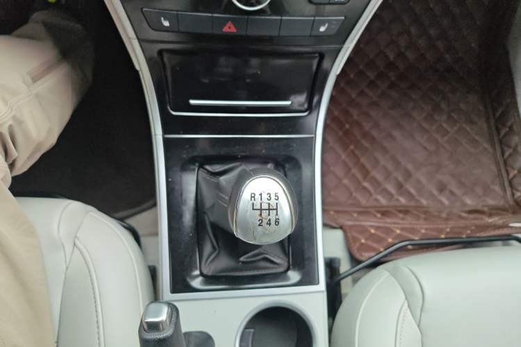 Used Haval H2 2014 1.5T Manual Two-Wheel Drive Elite Edition Gear Lever