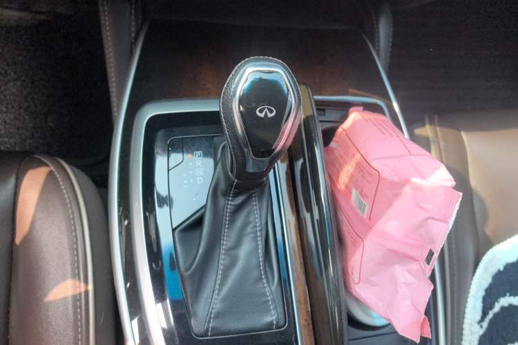 Used Infiniti QX60 2016 2.5 S/C Hybrid Two-Wheel-Drive Excellence Edition China V Standard Gear Lever