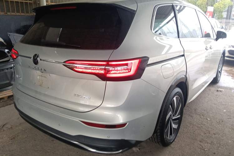 Used Volkswagen Viloran 2024 330TSI Luxury Edition Rear Right 45 Deg