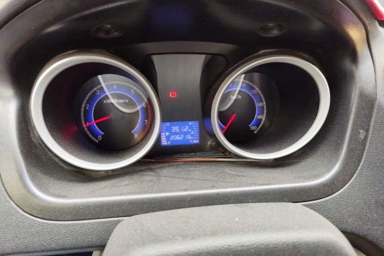 Used CHANGAN KAICHENG Ruixing M80 2018 1.5L Base Model Van Semi-Blind Window Flat Roof Rear-Hinged Doors 4G15S