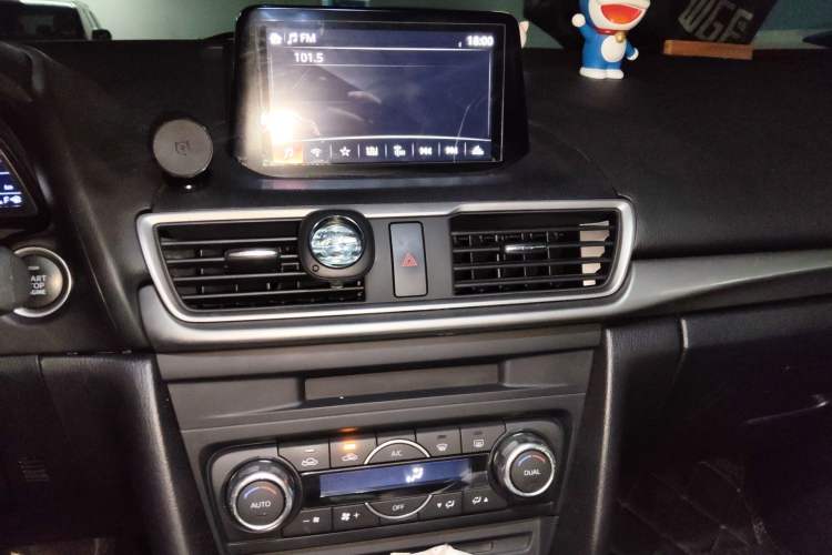 Used Mazda 3 Axela 2017 Sedan 1.5L Automatic Luxury Model Emission Standard China V Audio And AC Panel