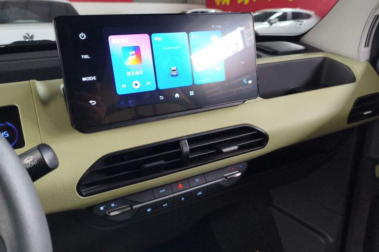 Used Geely Galaxy Panda 2024 Panda Mini 200km Endurance Bear Audio And AC Panel