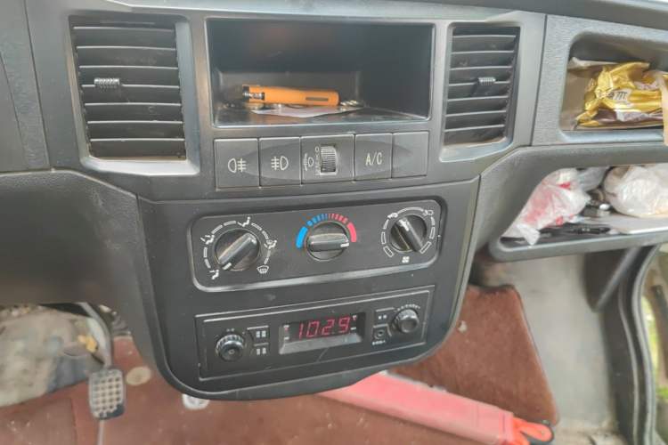 Used Wuling Zhiguang 2013 1.0L Practical Version Audio And AC Panel