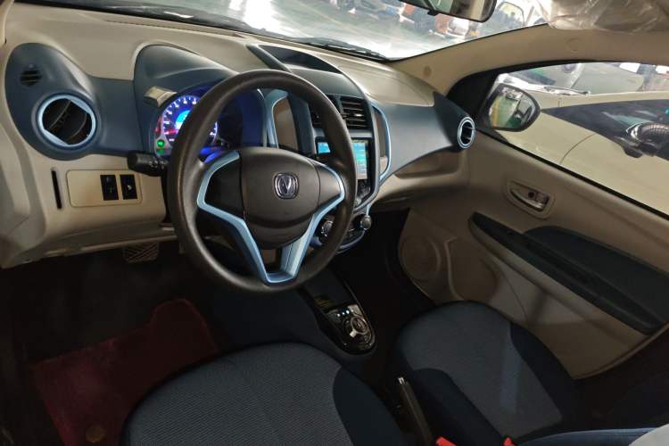Used CHANGAN Benni E-Star 2021 National Edition Colorful Version Lithium Iron Phosphate (31.86 kWh) Center Console