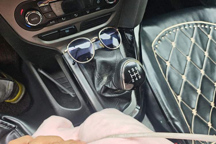 Used Ford Focus 2012 Sedan 1.6L Manual Fashion Edition
