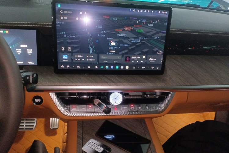 Used Tank 500 New Energy The 2025 Hi4-Z is definitely a hit. Audio And AC Panel