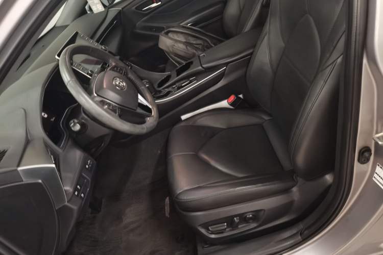 Used Toyota Avalon 2019 Dual-Engine 2.5L Luxury Edition China VI Standard