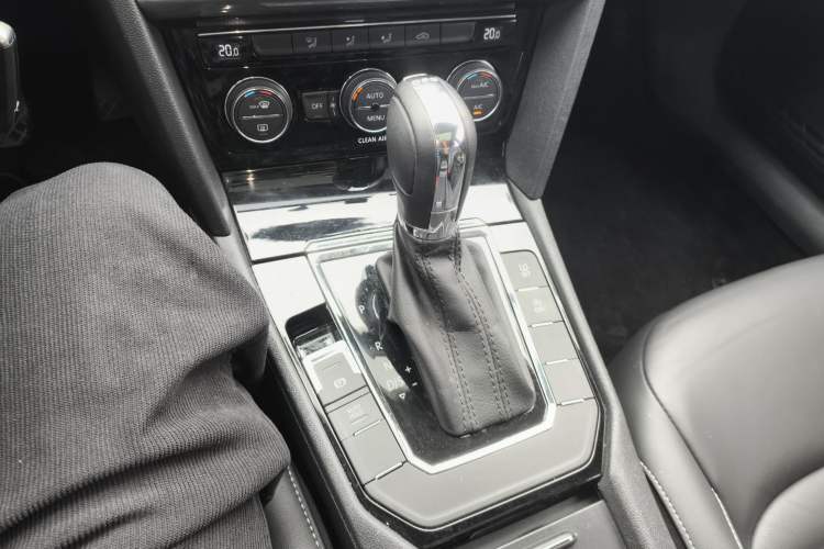 Used Volkswagen Lamando 2018 280TSI DSG Comfort Edition Gear Lever